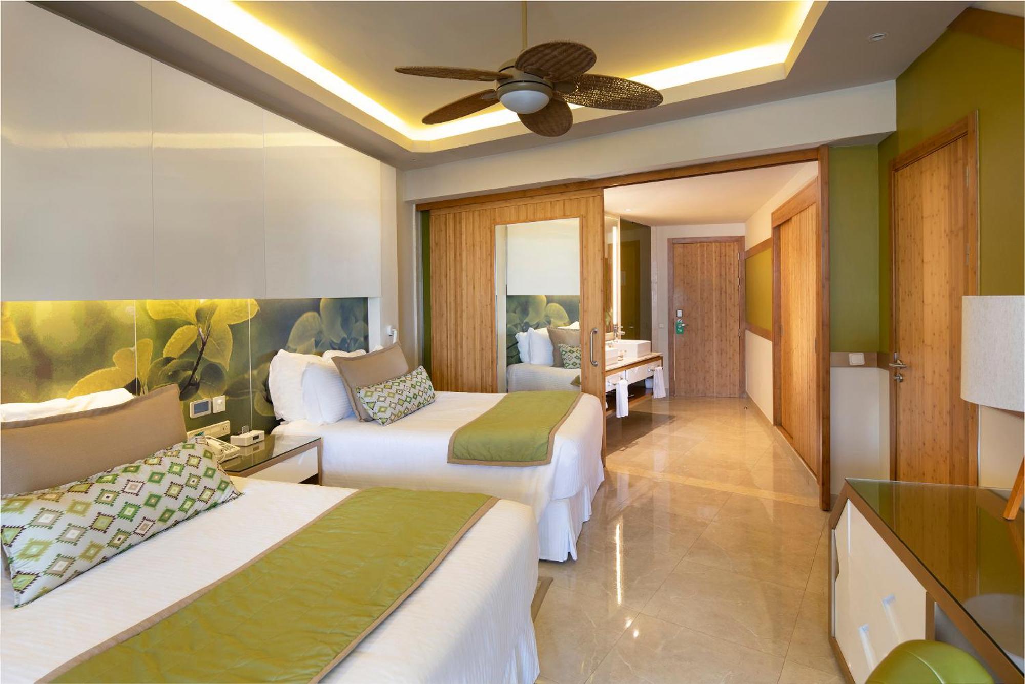 Premium Jr Suite Tropical View 2C