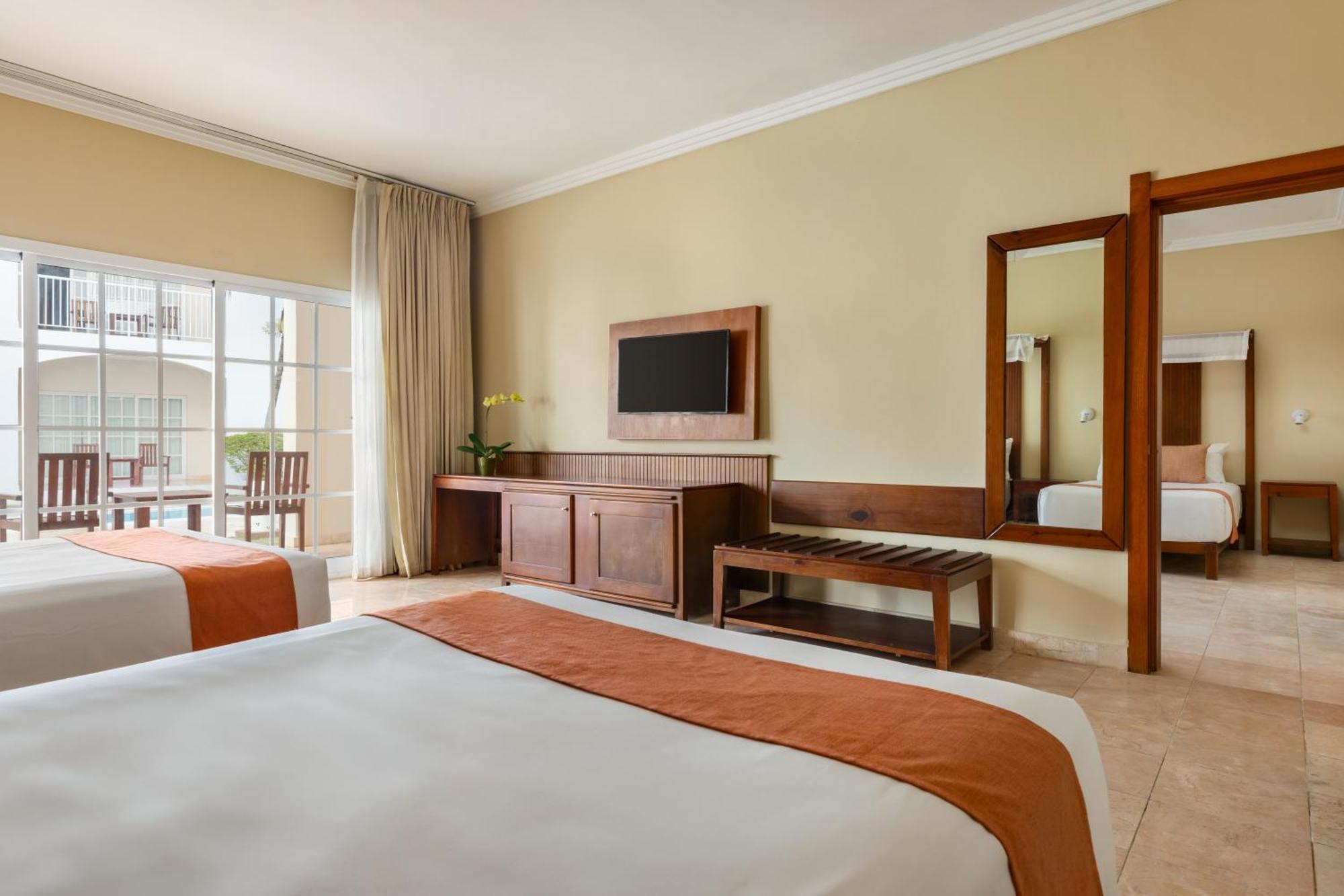 Deluxe Family Suite