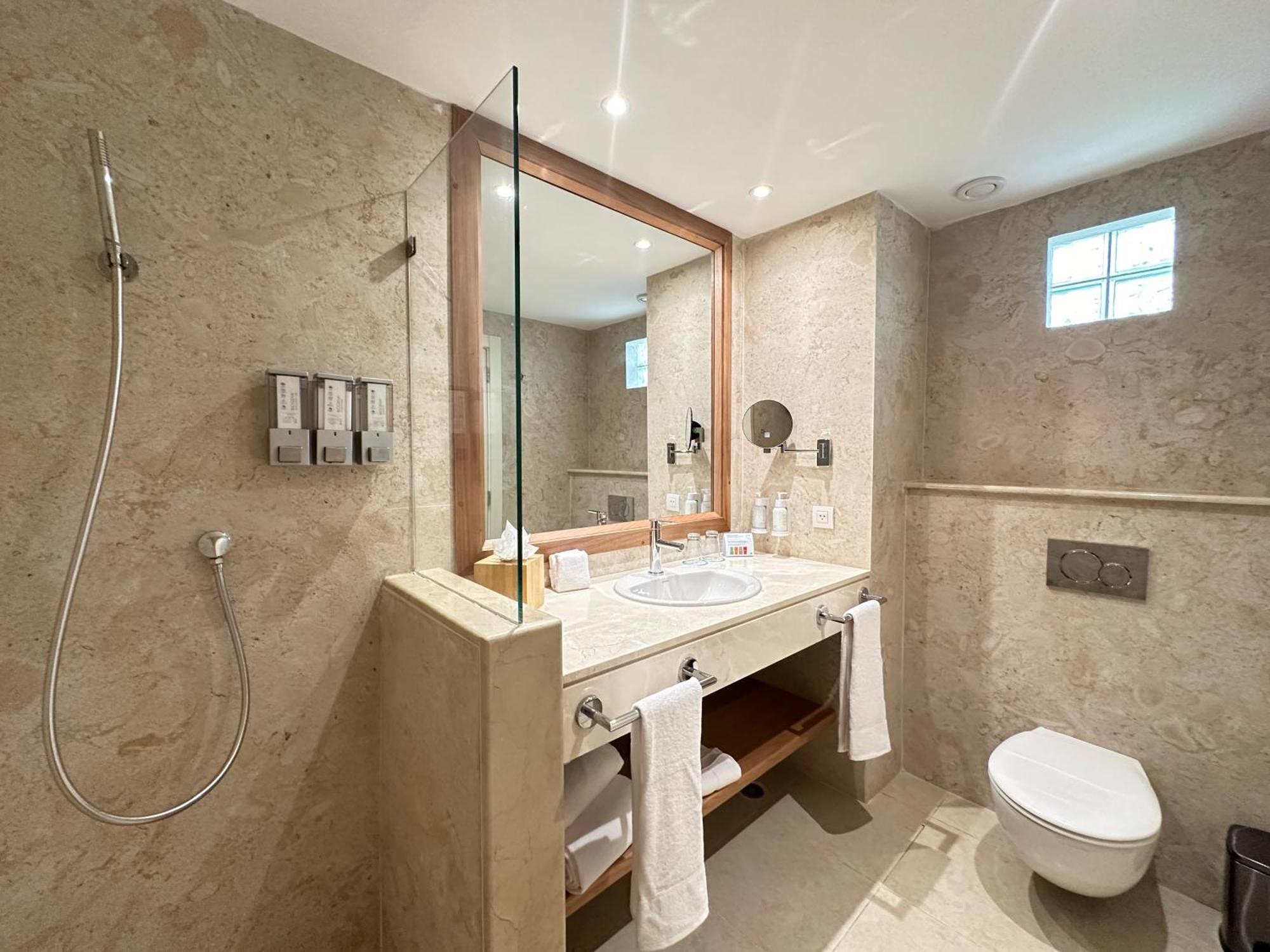 Premium Accessible Room,1598426558:JPEG