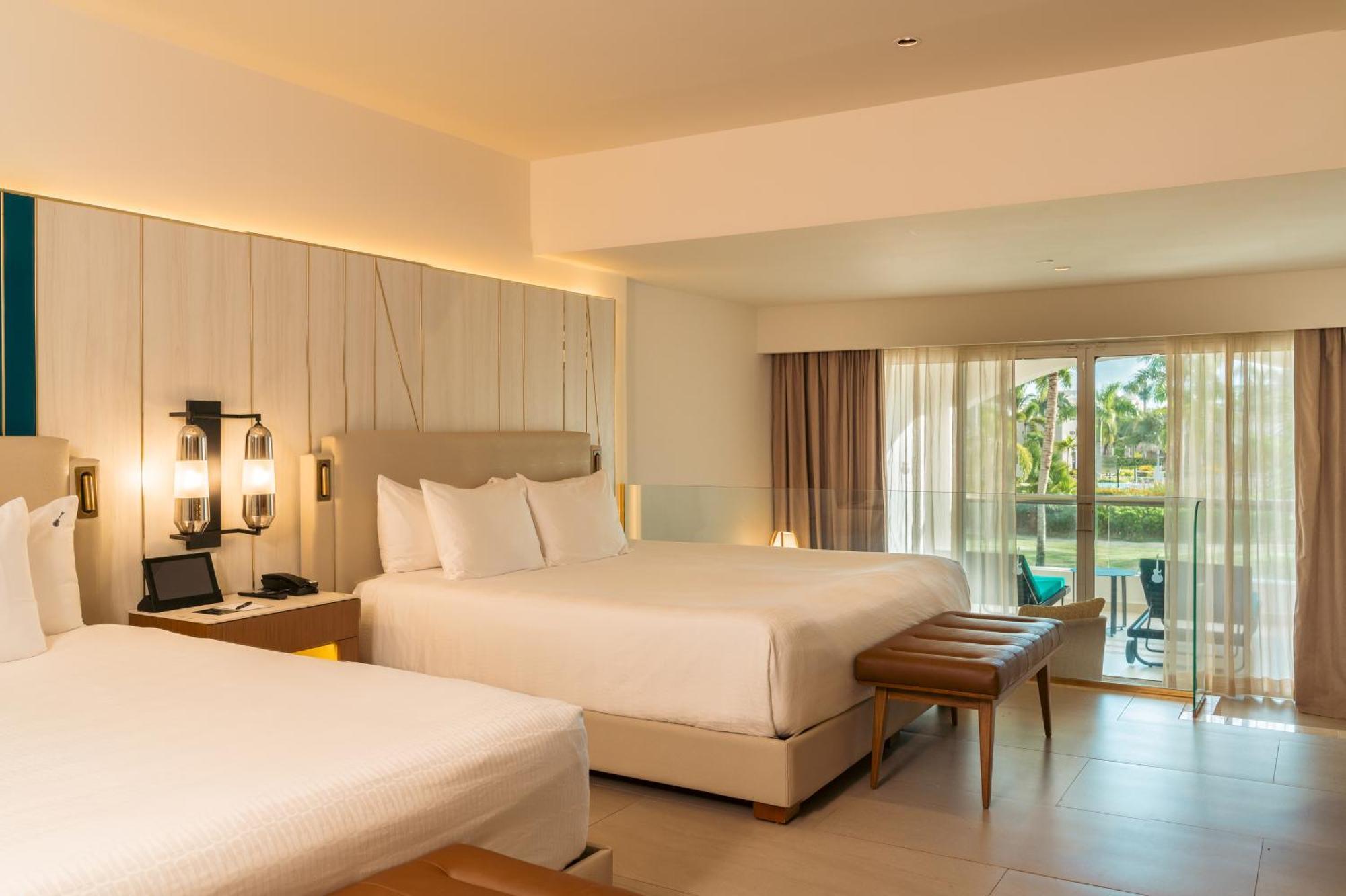 Islander Junior Suite 2 Kings beds & sofa
