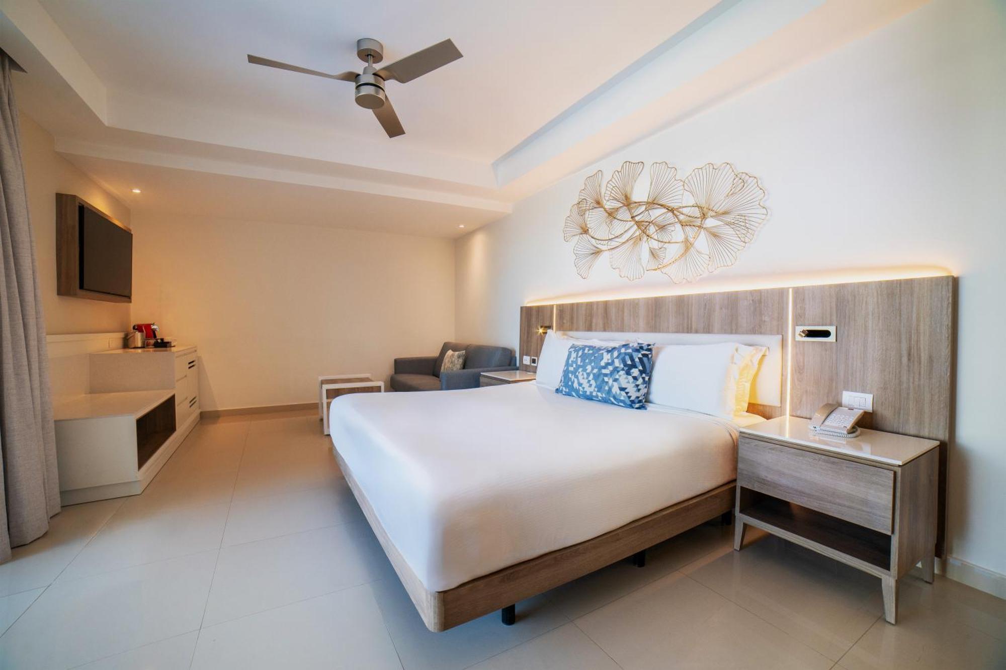 Luxury Swim Out Room Diamond Club