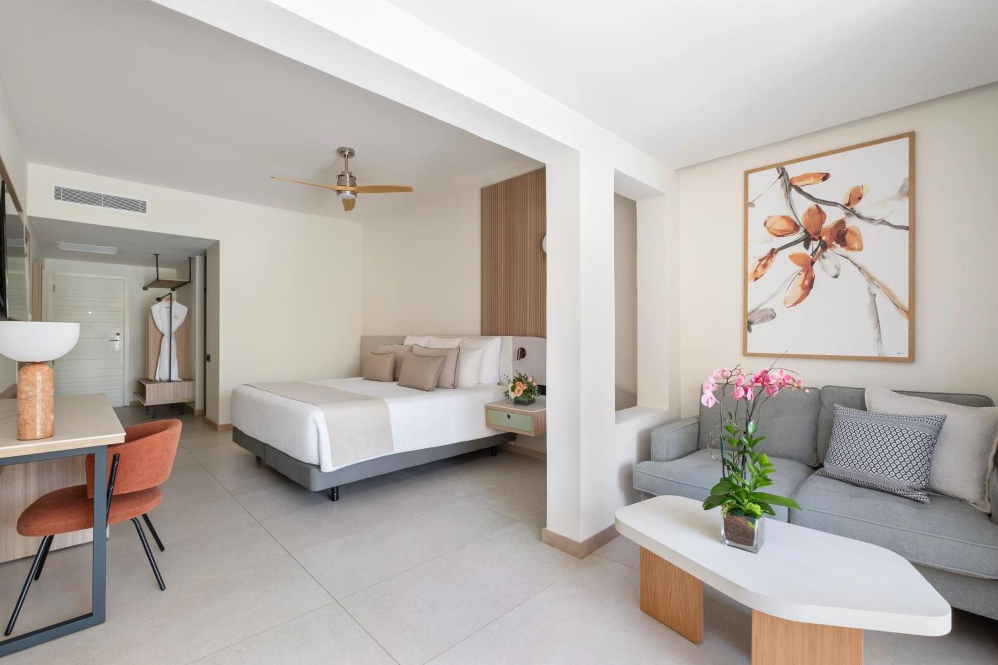 Preferred Club Family Junior Suite Pool Terrace