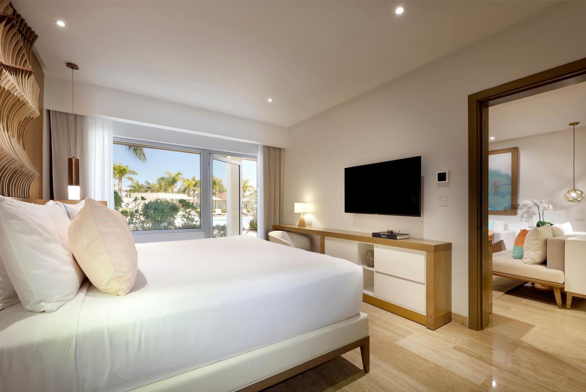 Family Concierge Two Bedrooms Master Suite Swim Up,1758982132:JPEG