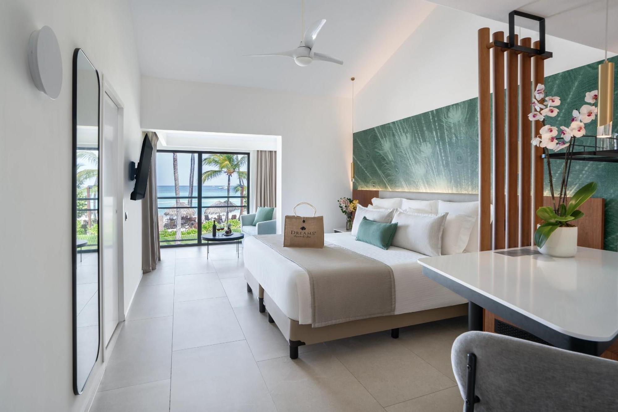 Club Junior King Suite Ocean View