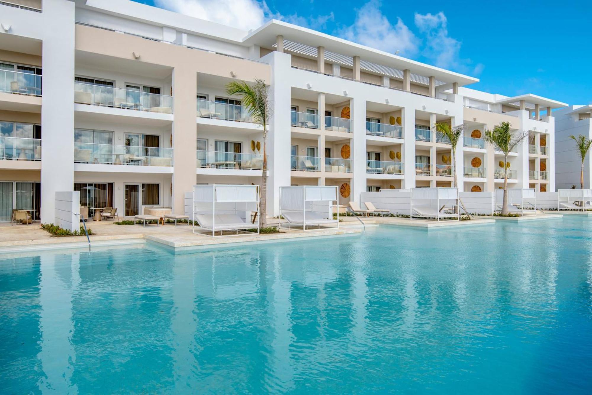 Suite Familiar con acceso directo a la piscina y servicio de conserjería