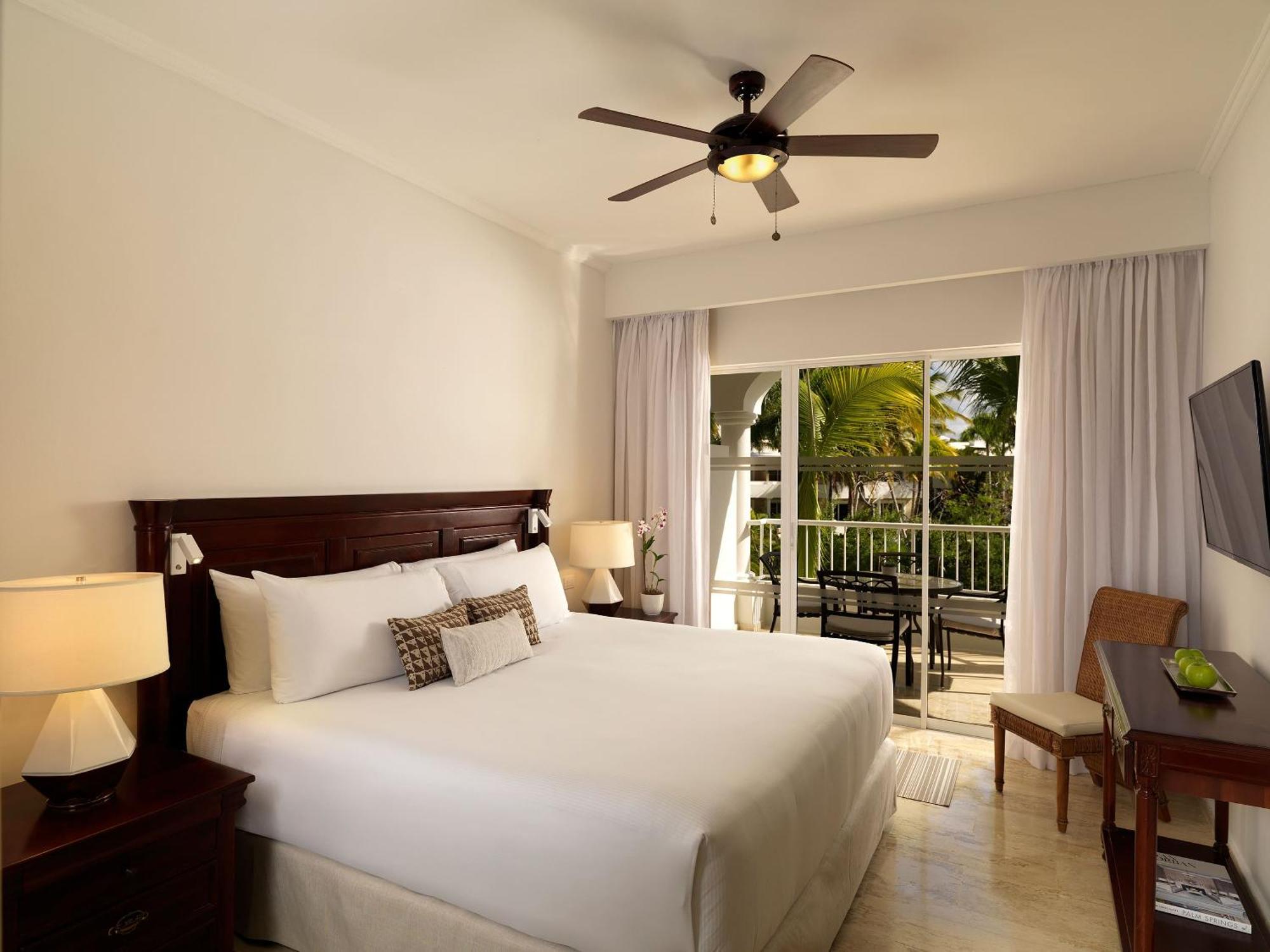 The Level Master Suite Garden View